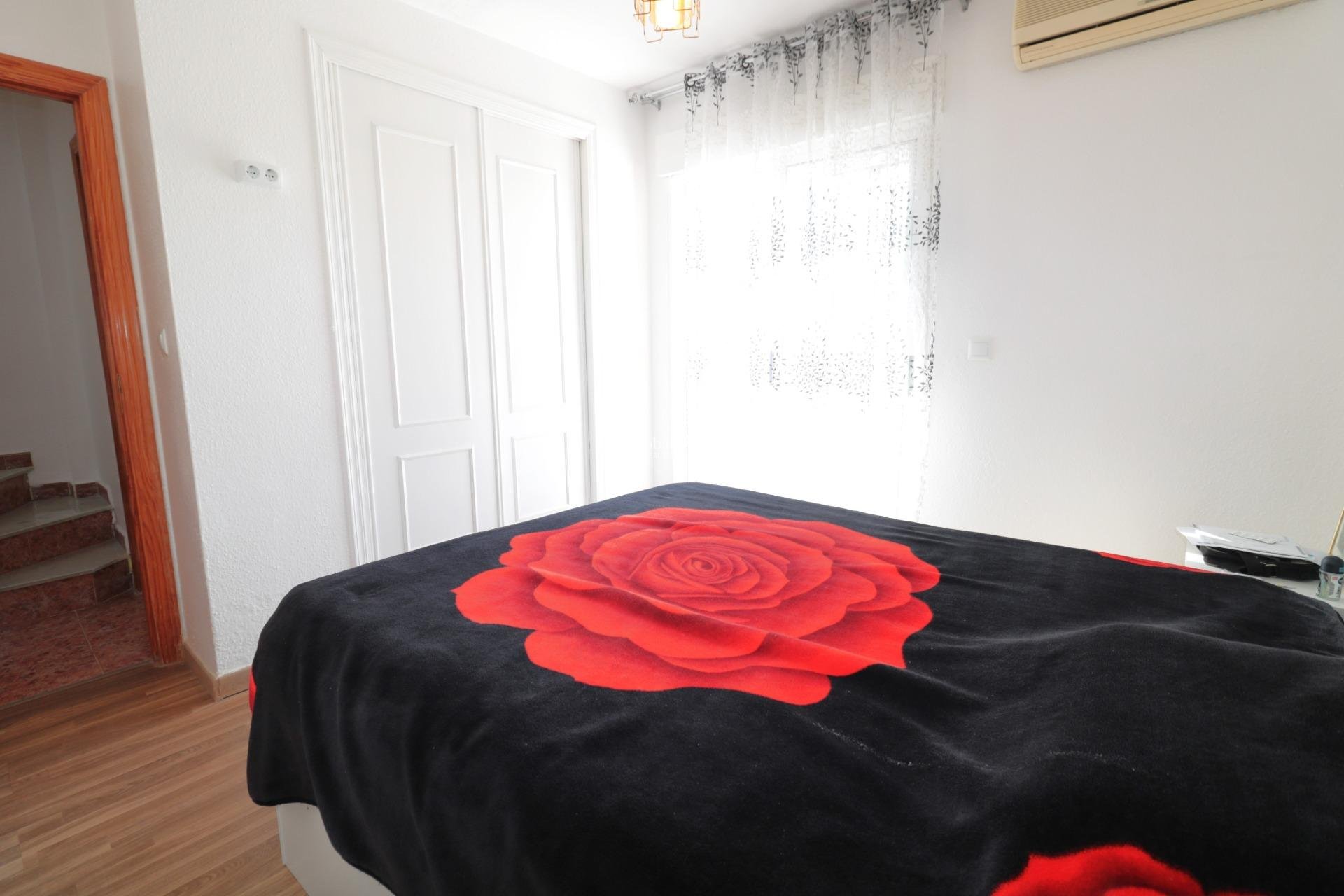 Resale - HOUSE -
TORREVIEJA - Carrefour