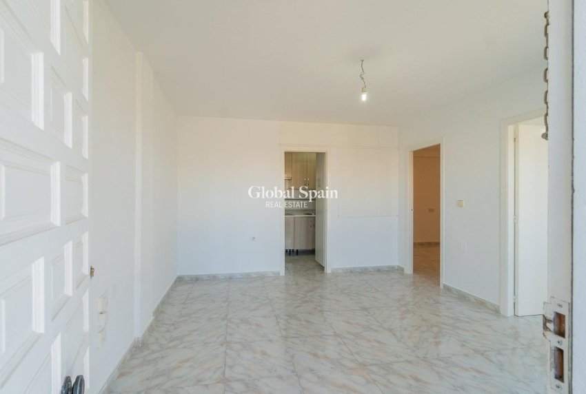 Resale - HOUSE -
TORREVIEJA - Carrefour