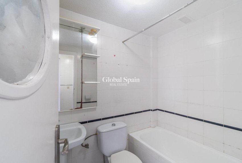 Resale - HOUSE -
TORREVIEJA - Carrefour