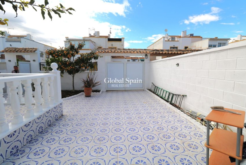 Resale - HOUSE -
TORREVIEJA - Carrefour