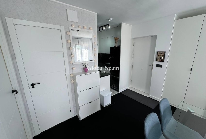 Resale - HOUSE -
TORREVIEJA - Carrefour