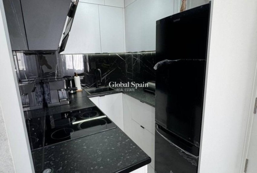 Resale - HOUSE -
TORREVIEJA - Carrefour