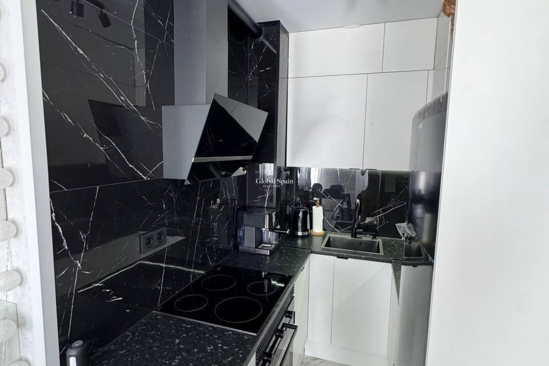 Resale - HOUSE -
TORREVIEJA - Carrefour