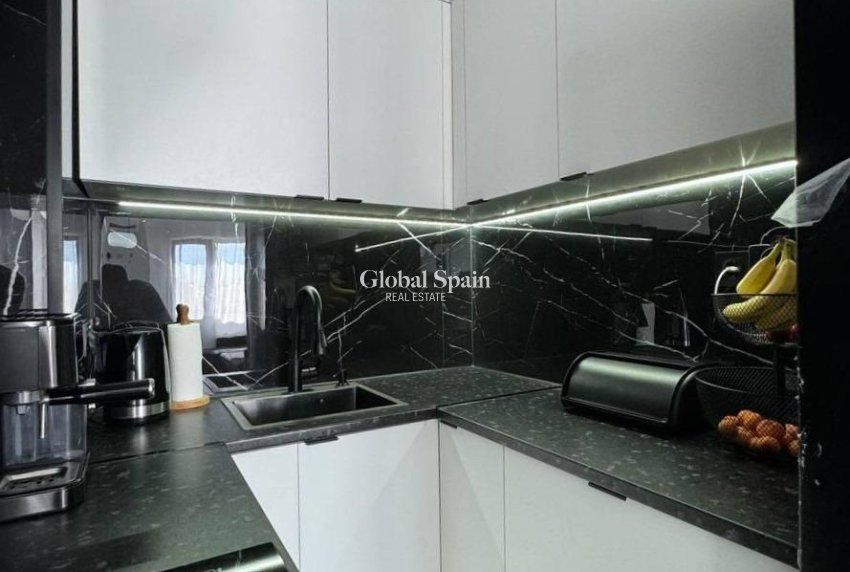 Resale - HOUSE -
TORREVIEJA - Carrefour
