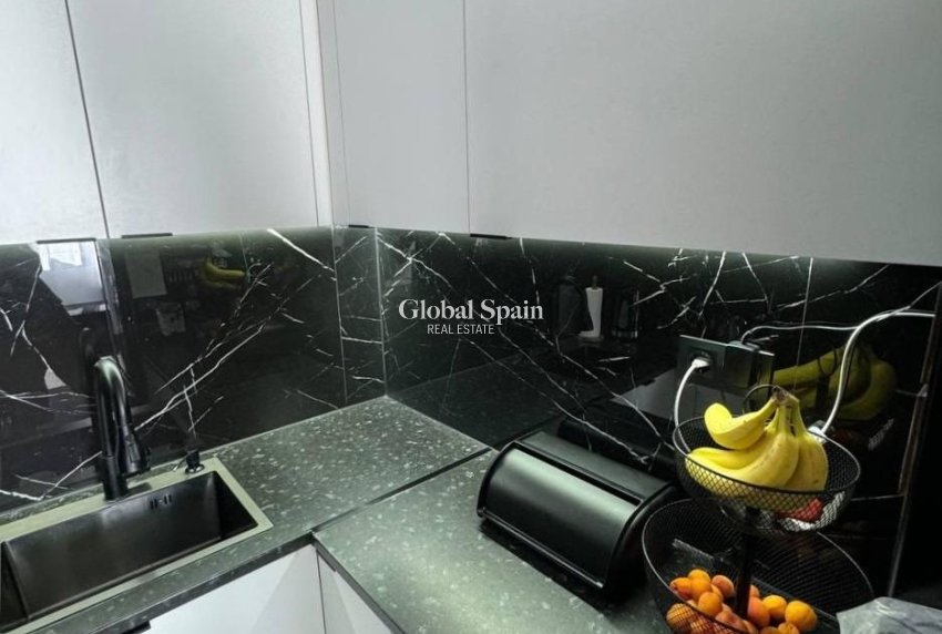 Resale - HOUSE -
TORREVIEJA - Carrefour