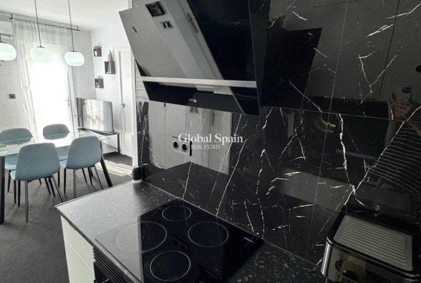 Resale - HOUSE -
TORREVIEJA - Carrefour