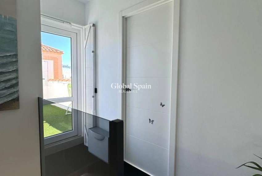 Resale - HOUSE -
TORREVIEJA - Carrefour