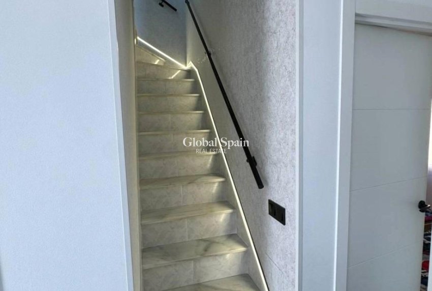 Resale - HOUSE -
TORREVIEJA - Carrefour