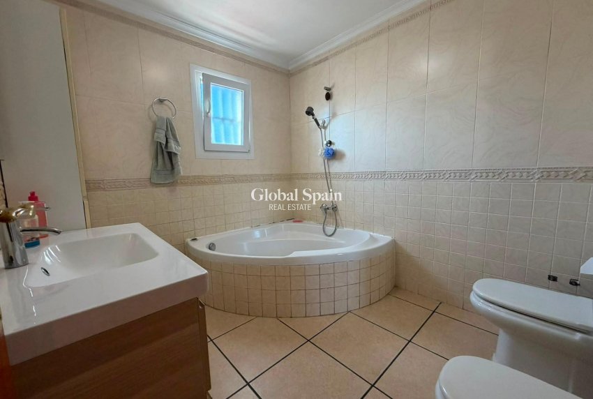 Resale - HOUSE -
TORREVIEJA - Carrefour