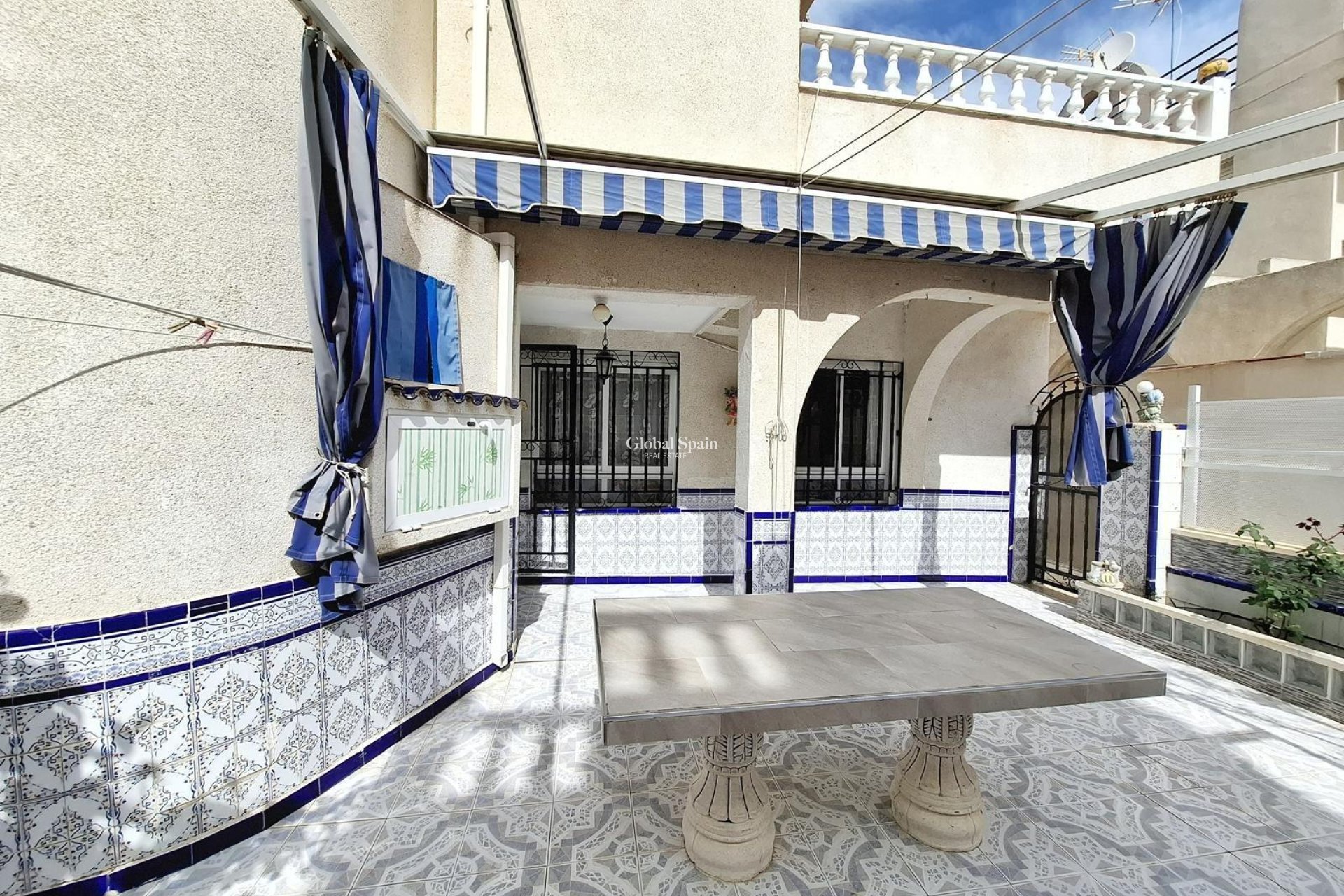 Resale - HOUSE -
TORREVIEJA - Carrefour