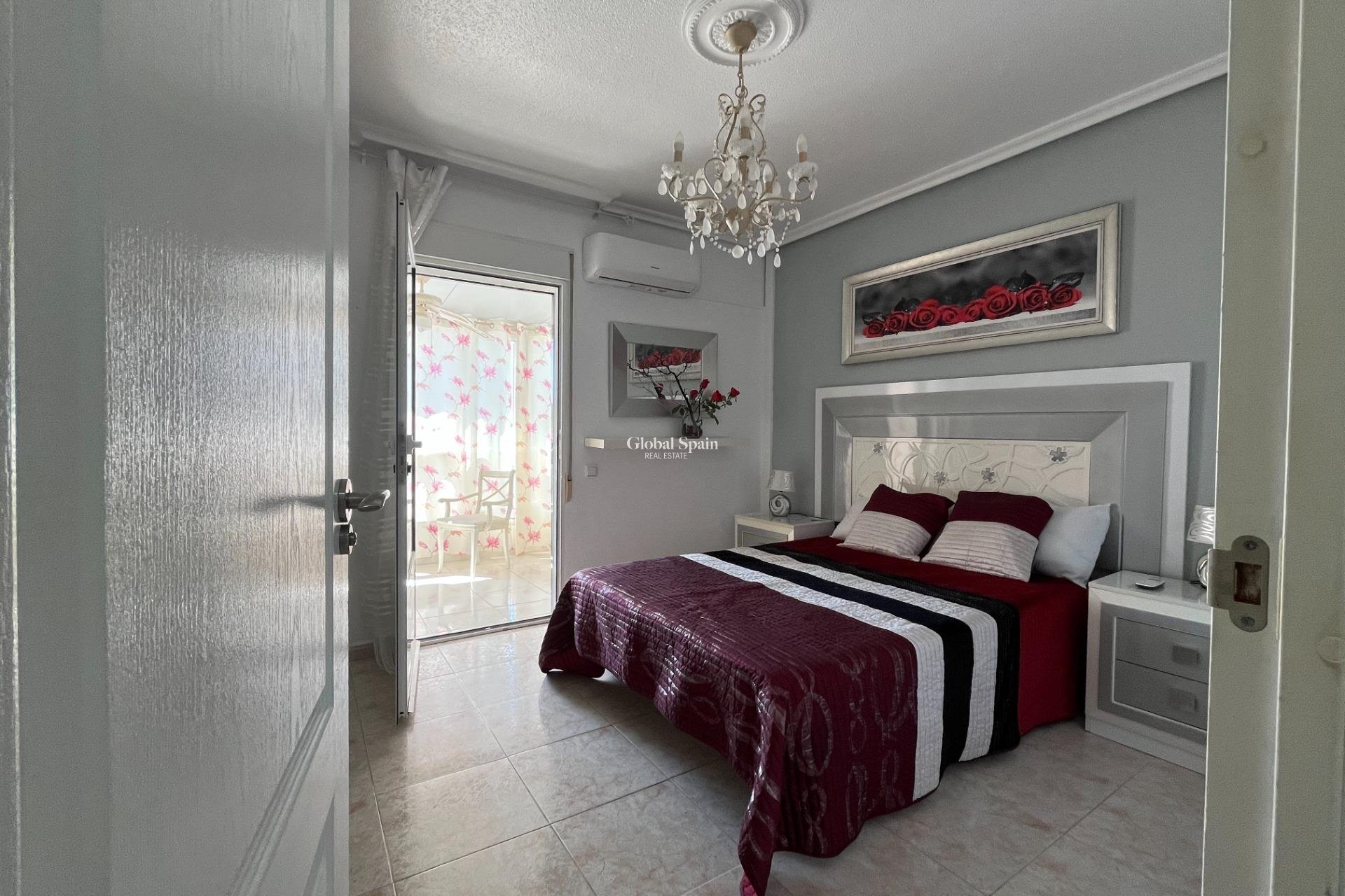 Resale - House -
TORREVIEJA - Center