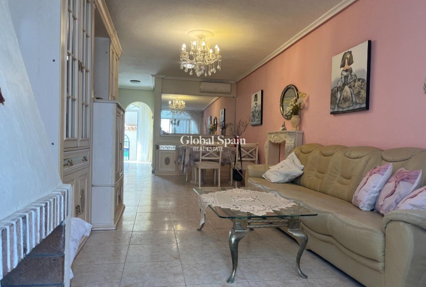Resale - House -
TORREVIEJA - Center