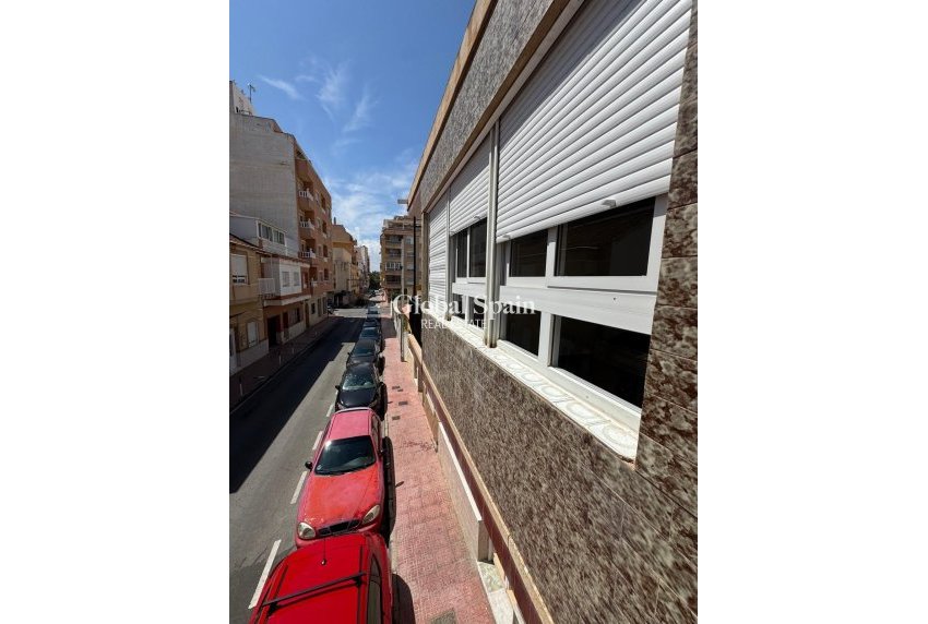 Resale - HOUSE -
TORREVIEJA - Center