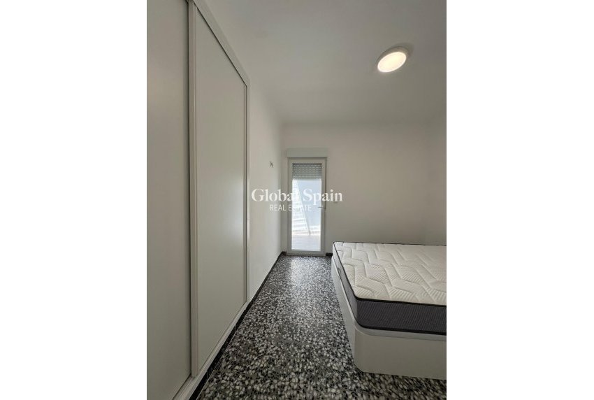 Resale - HOUSE -
TORREVIEJA - Center