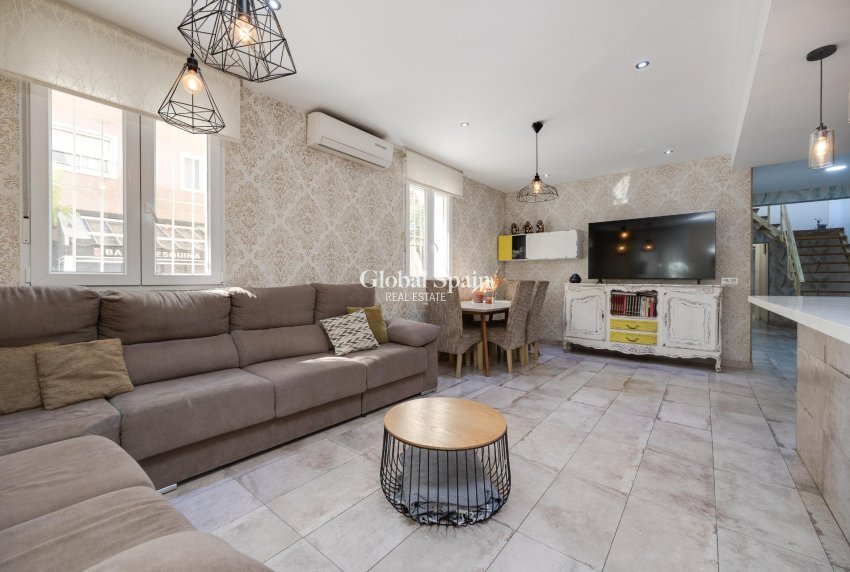 Resale - HOUSE -
TORREVIEJA - Center