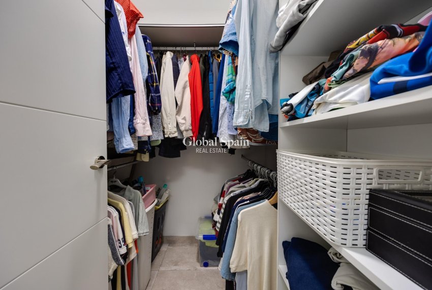 Resale - HOUSE -
TORREVIEJA - Center