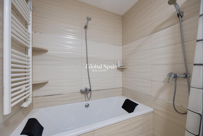 Resale - HOUSE -
TORREVIEJA - Center