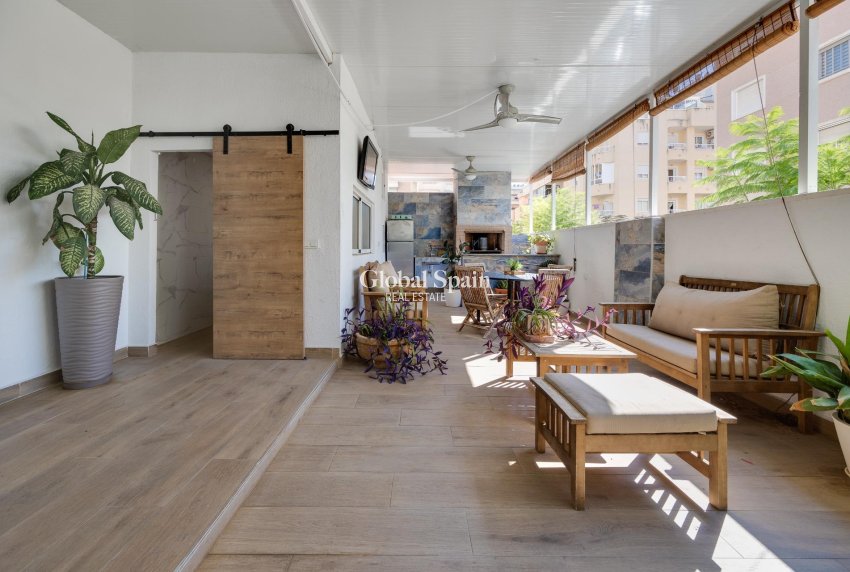 Resale - HOUSE -
TORREVIEJA - Center