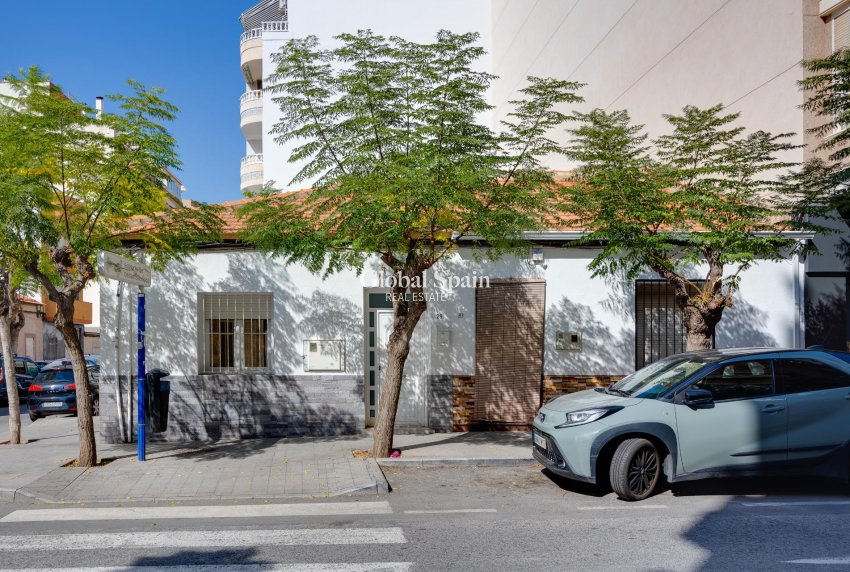Resale - HOUSE -
TORREVIEJA - Center