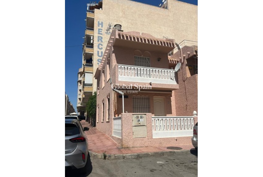 Resale - HOUSE -
TORREVIEJA - Center