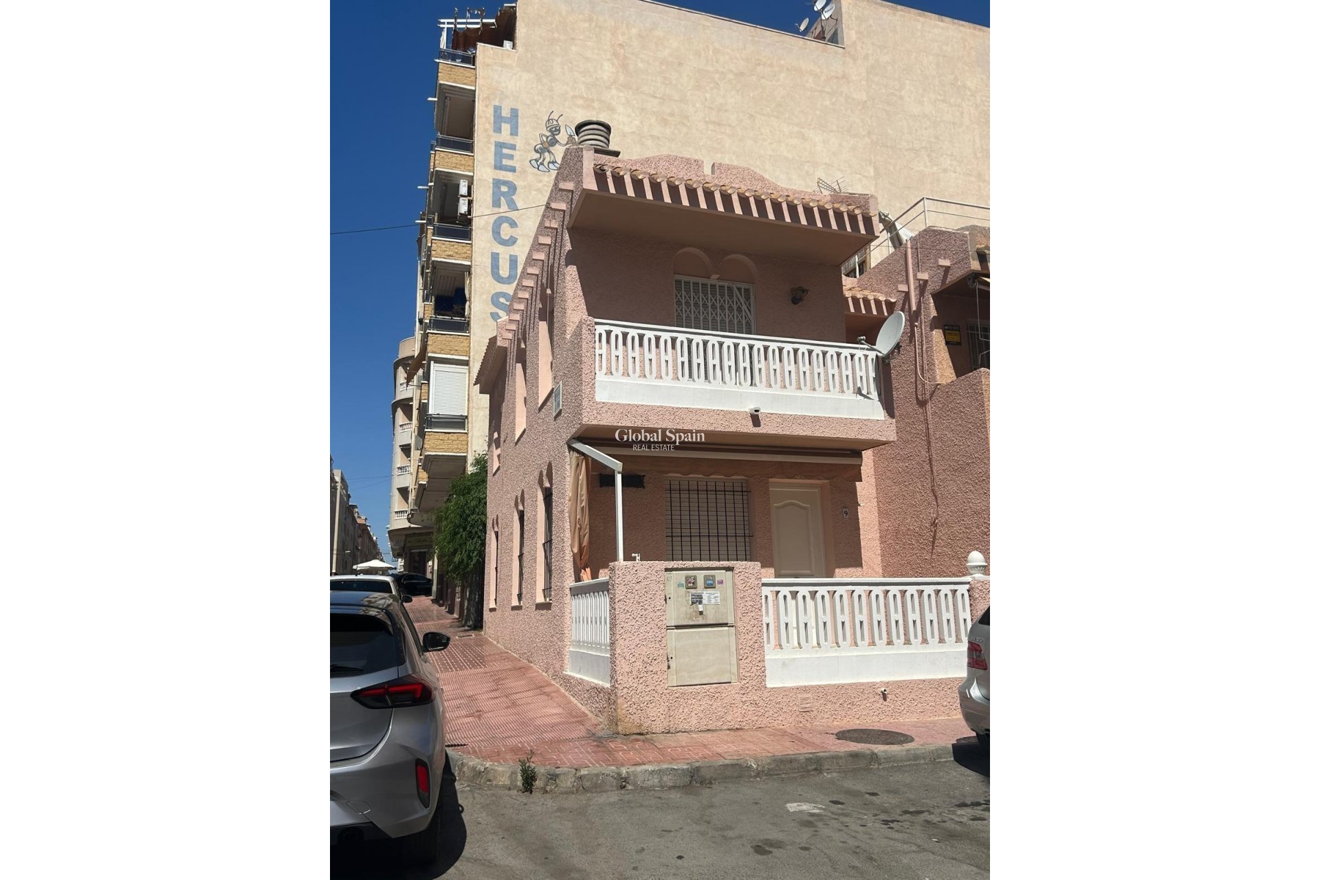 Resale - HOUSE -
TORREVIEJA - Center