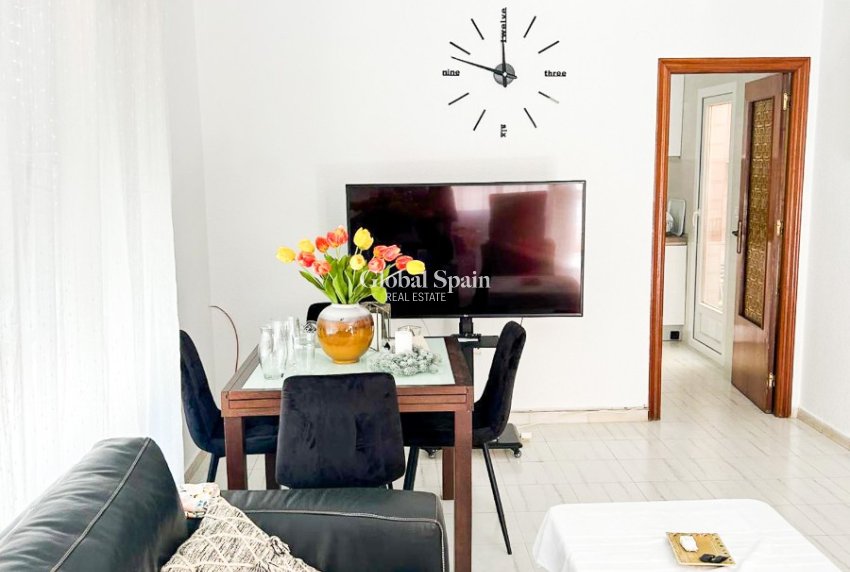 Resale - HOUSE -
TORREVIEJA - Center