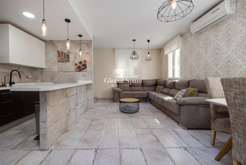 Resale - HOUSE -
TORREVIEJA - Center