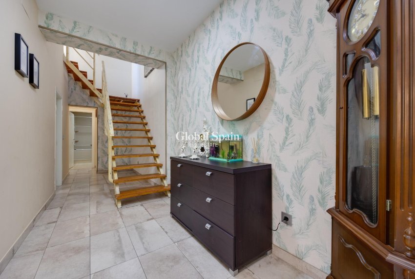 Resale - HOUSE -
TORREVIEJA - Center