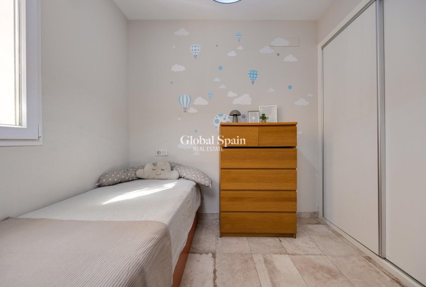 Resale - HOUSE -
TORREVIEJA - Center