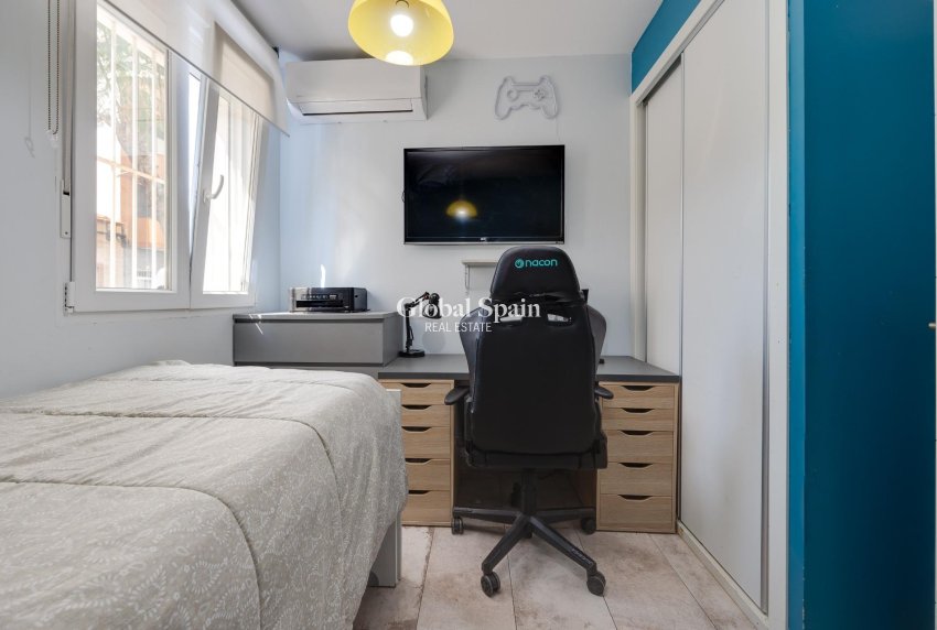 Resale - HOUSE -
TORREVIEJA - Center