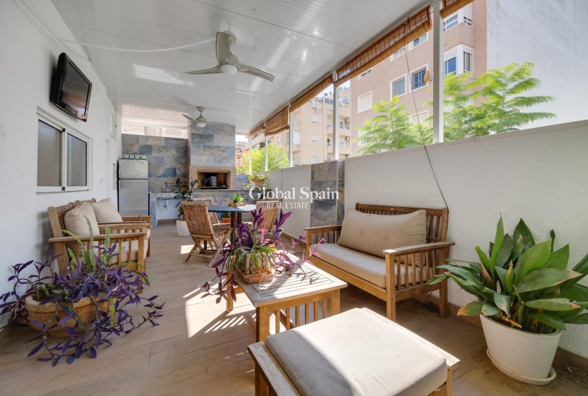 Resale - HOUSE -
TORREVIEJA - Center