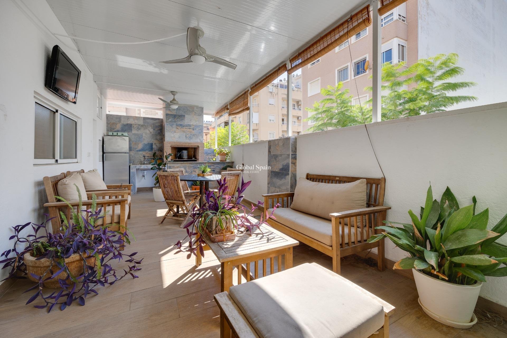 Resale - HOUSE -
TORREVIEJA - Center