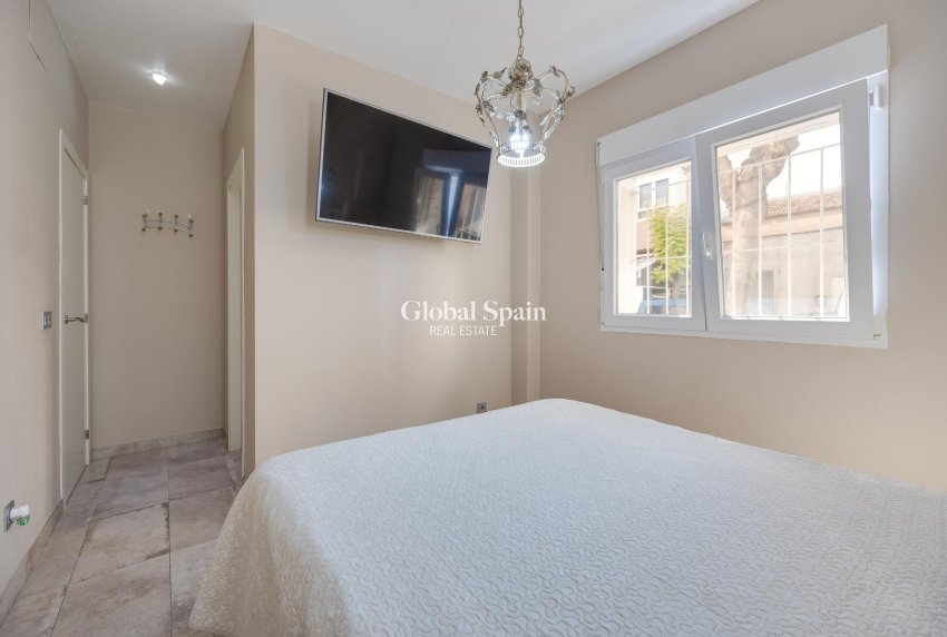 Resale - HOUSE -
TORREVIEJA - Center