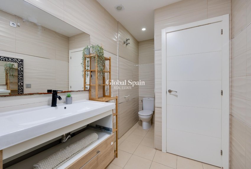 Resale - HOUSE -
TORREVIEJA - Center