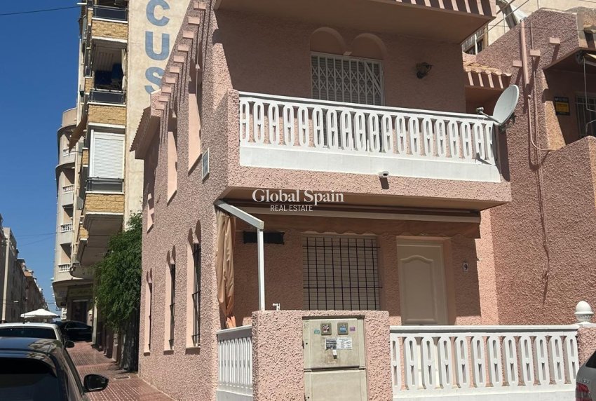 Resale - HOUSE -
TORREVIEJA - Center