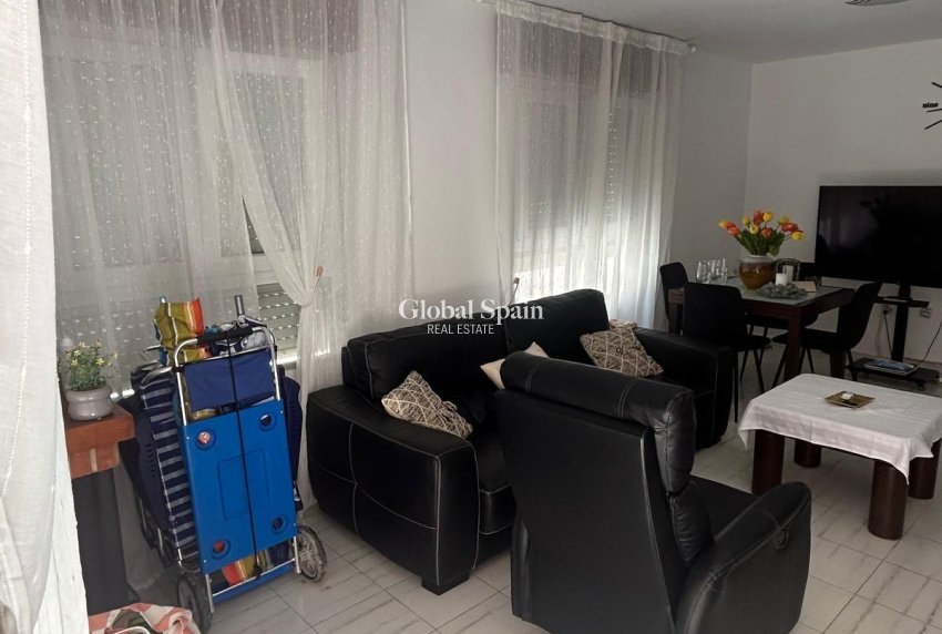 Resale - HOUSE -
TORREVIEJA - Center