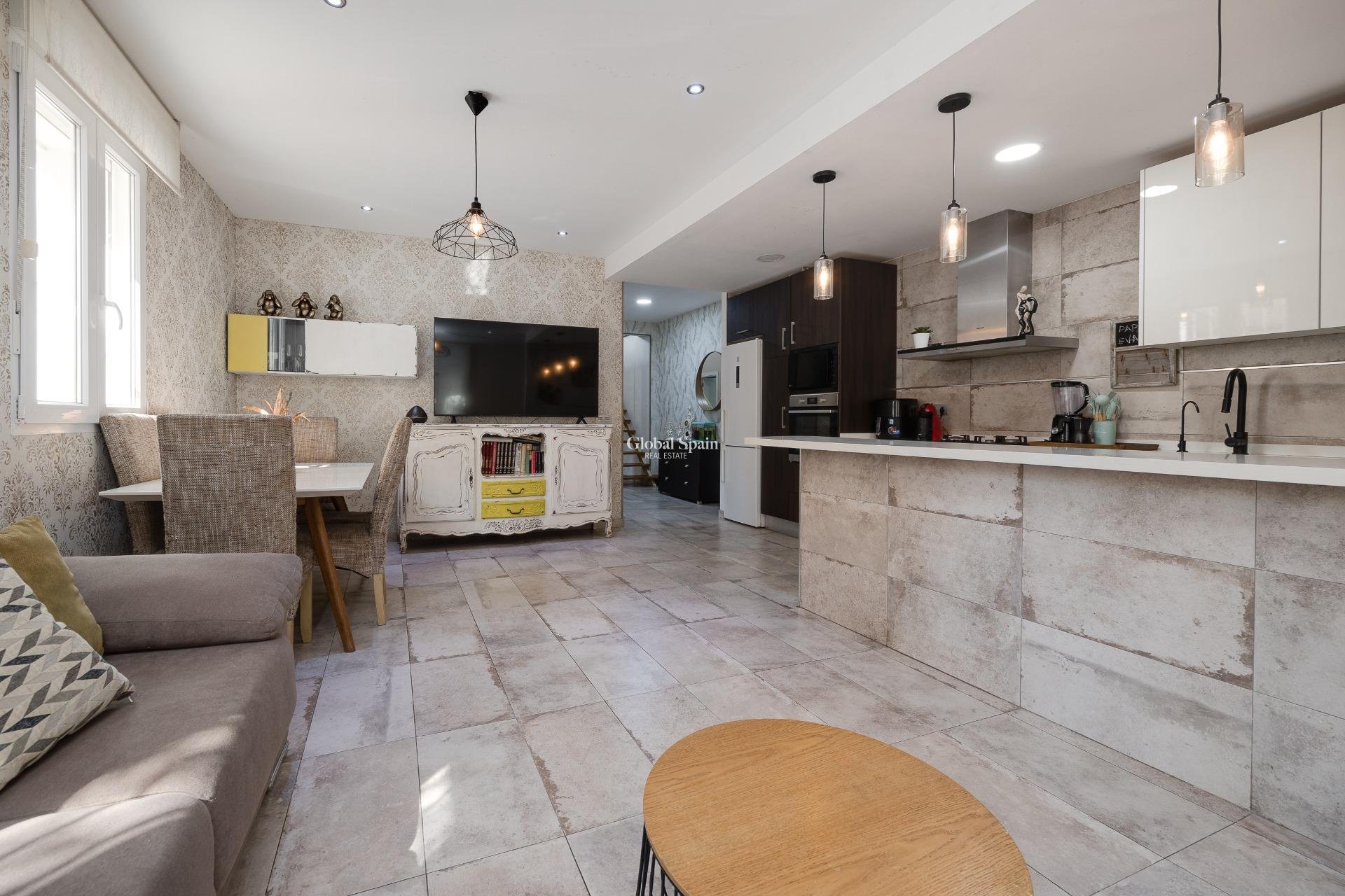 Resale - HOUSE -
TORREVIEJA - Center