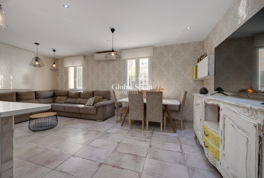 Resale - HOUSE -
TORREVIEJA - Center