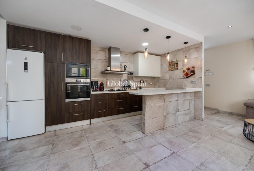 Resale - HOUSE -
TORREVIEJA - Center