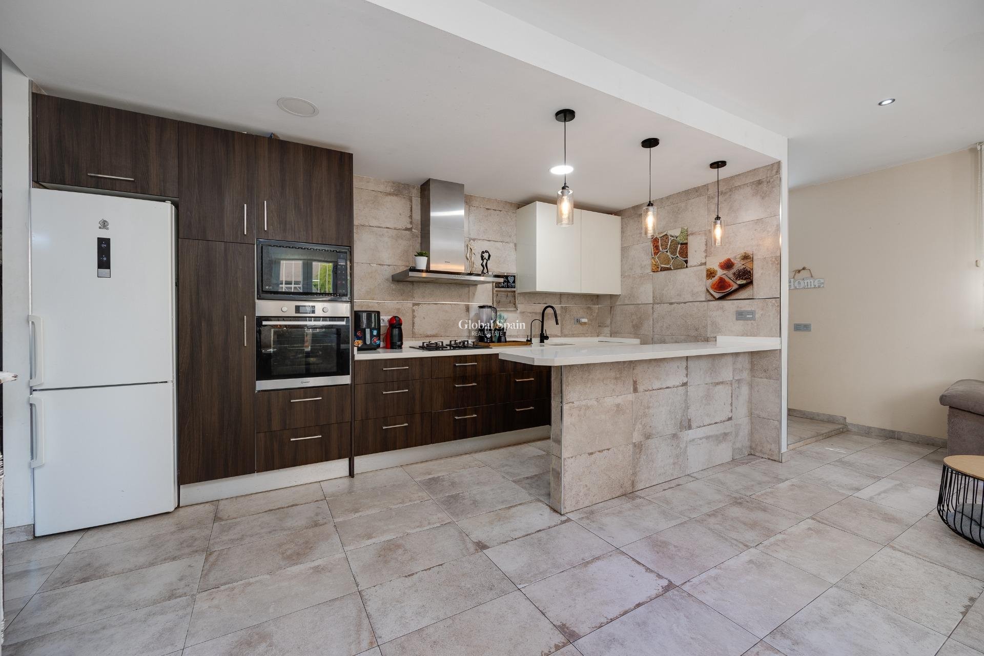 Resale - HOUSE -
TORREVIEJA - Center