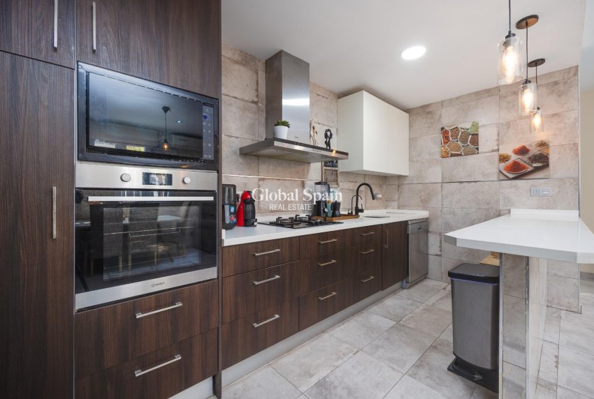 Resale - HOUSE -
TORREVIEJA - Center