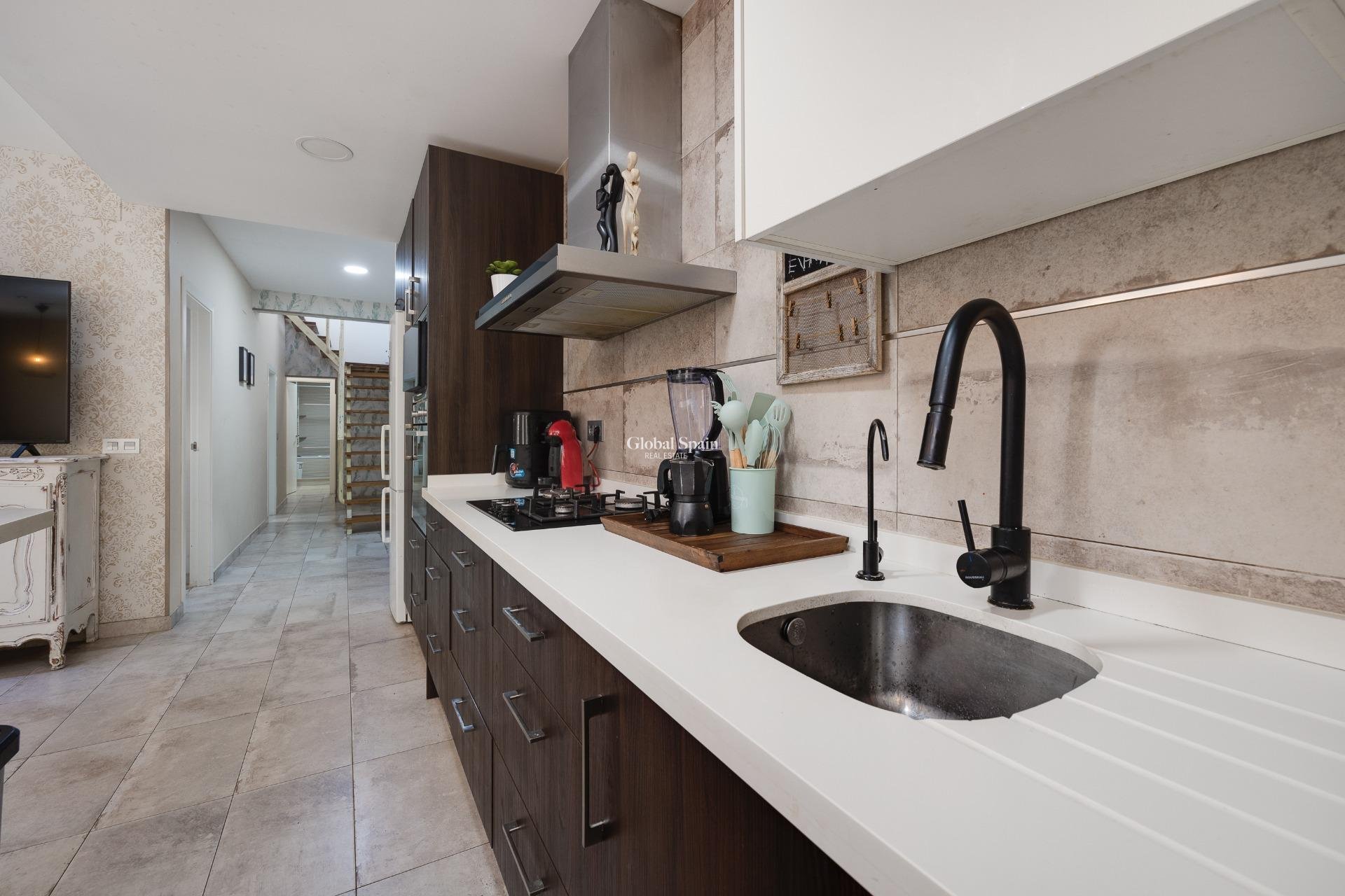 Resale - HOUSE -
TORREVIEJA - Center