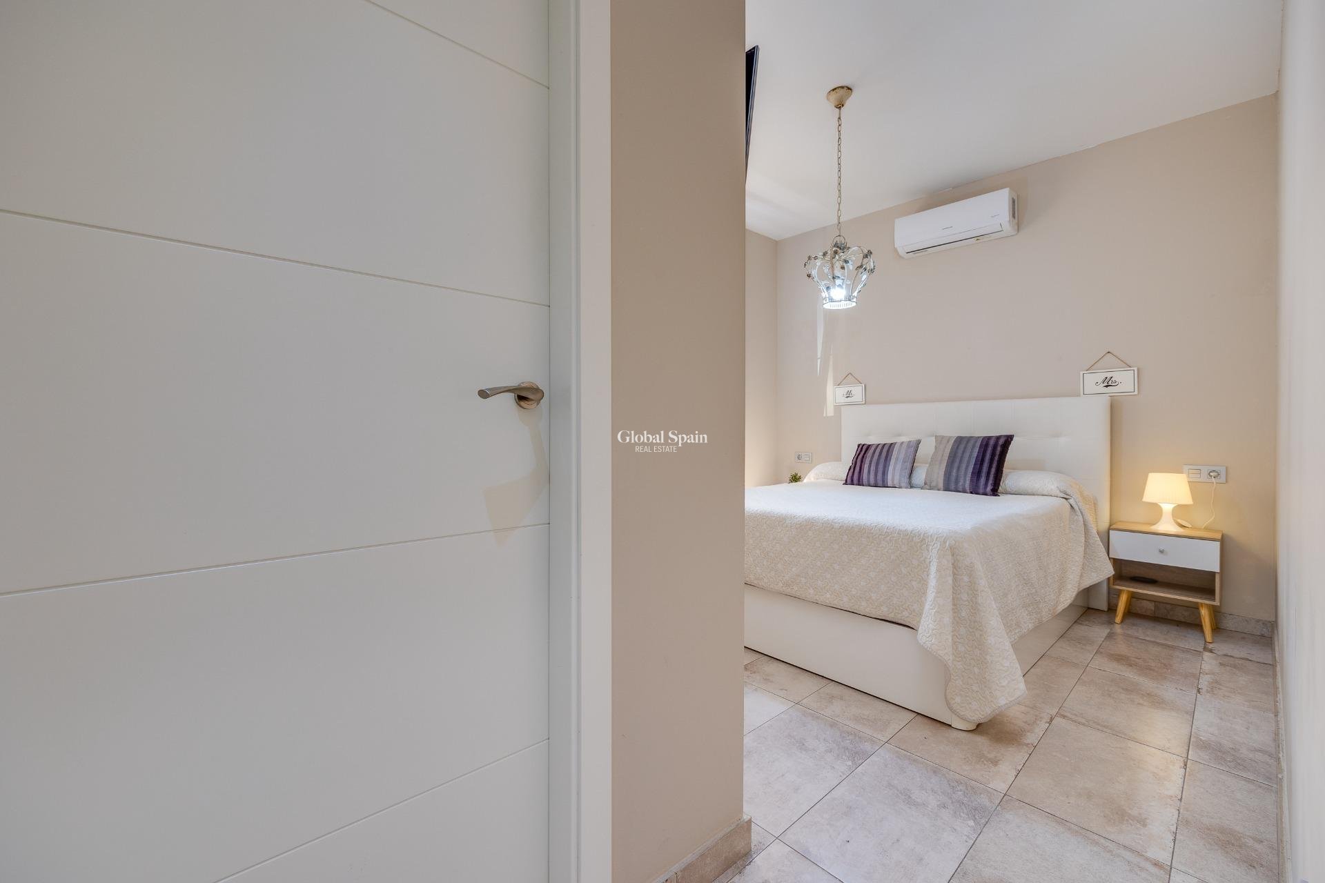 Resale - HOUSE -
TORREVIEJA - Center