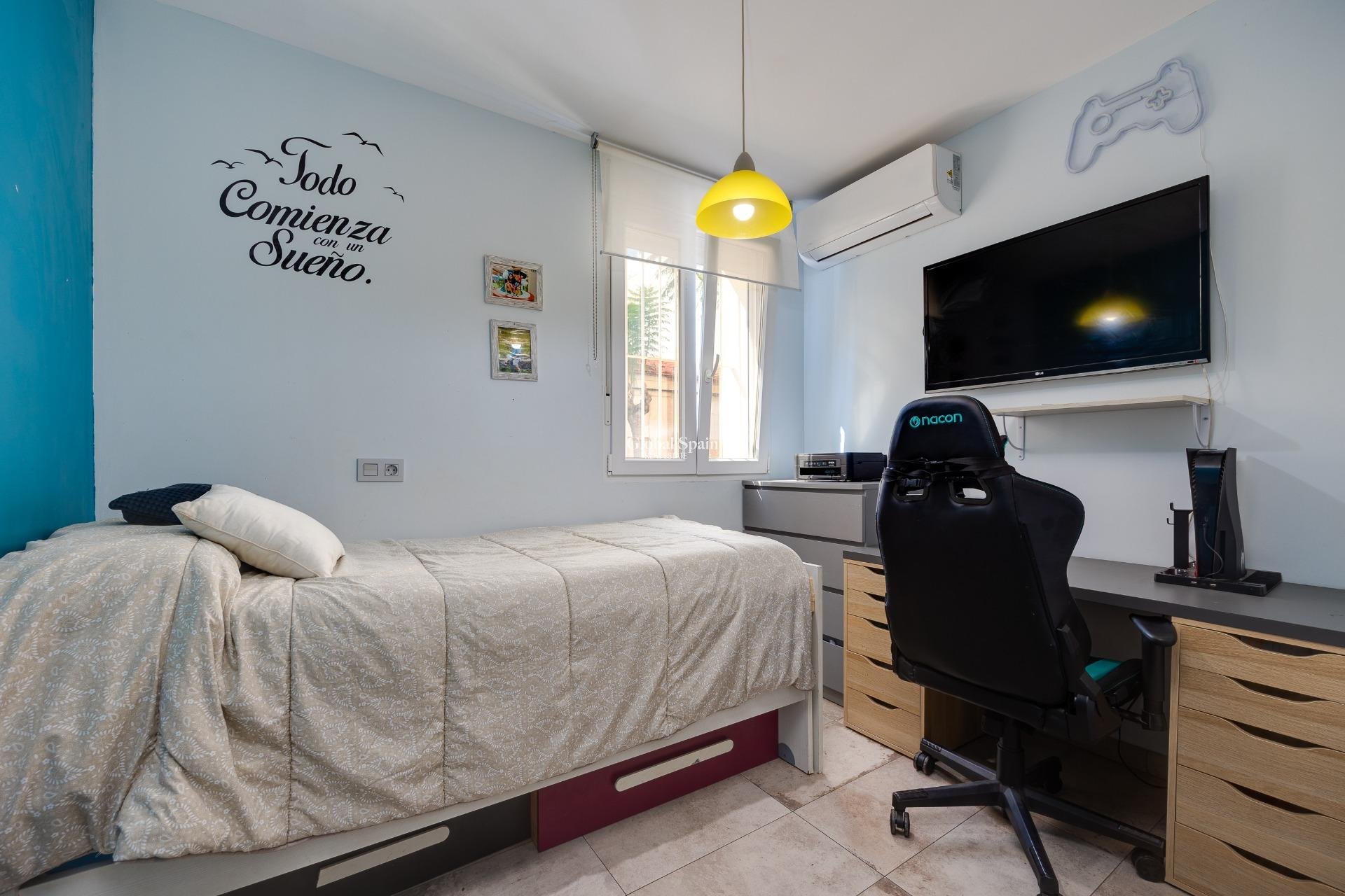 Resale - HOUSE -
TORREVIEJA - Center