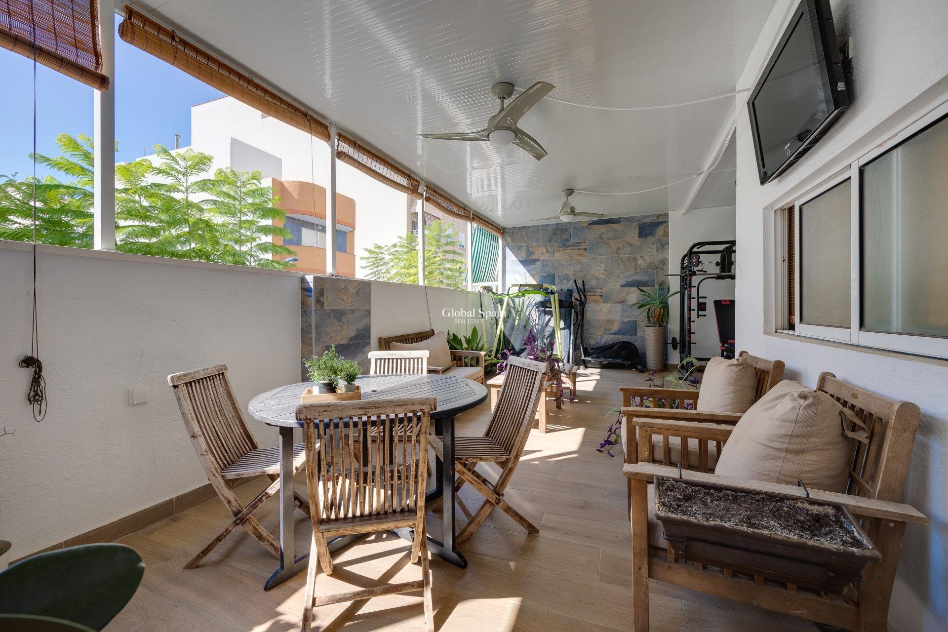 Resale - HOUSE -
TORREVIEJA - Center