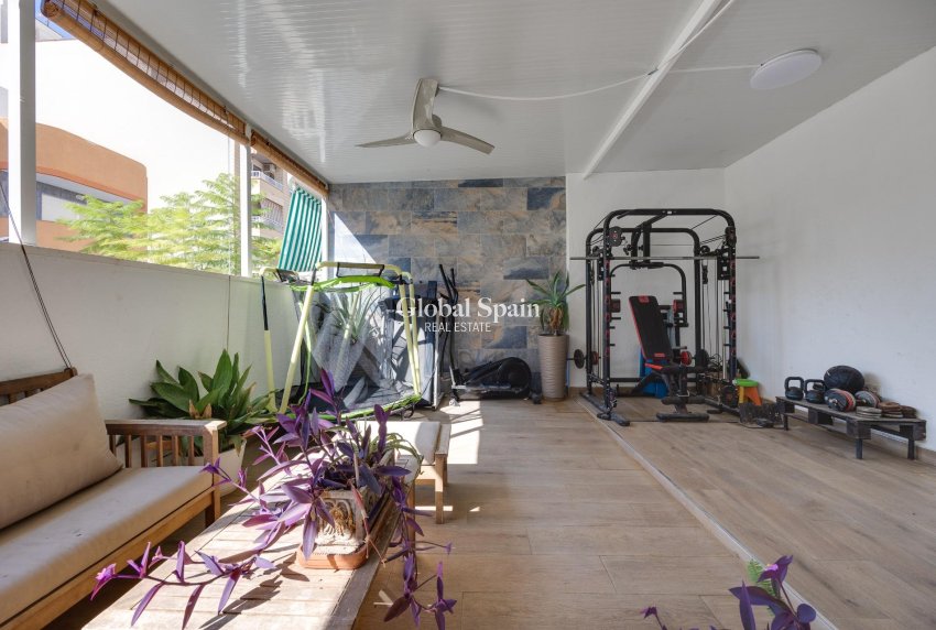 Resale - HOUSE -
TORREVIEJA - Center