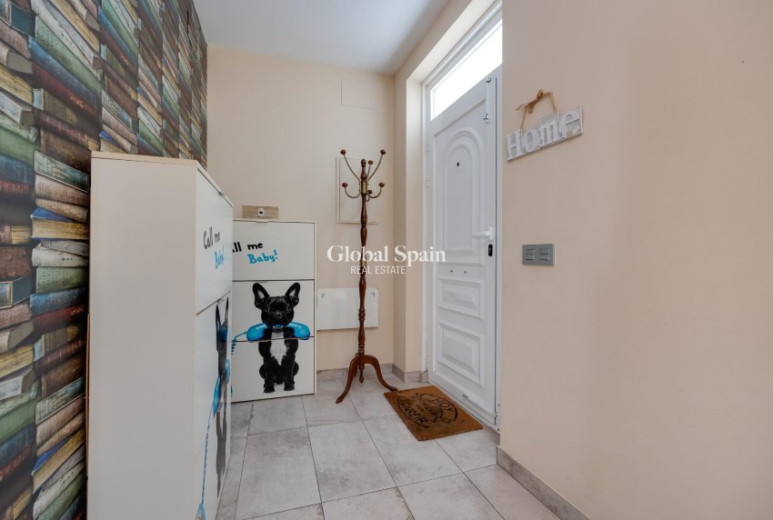 Resale - HOUSE -
TORREVIEJA - Center