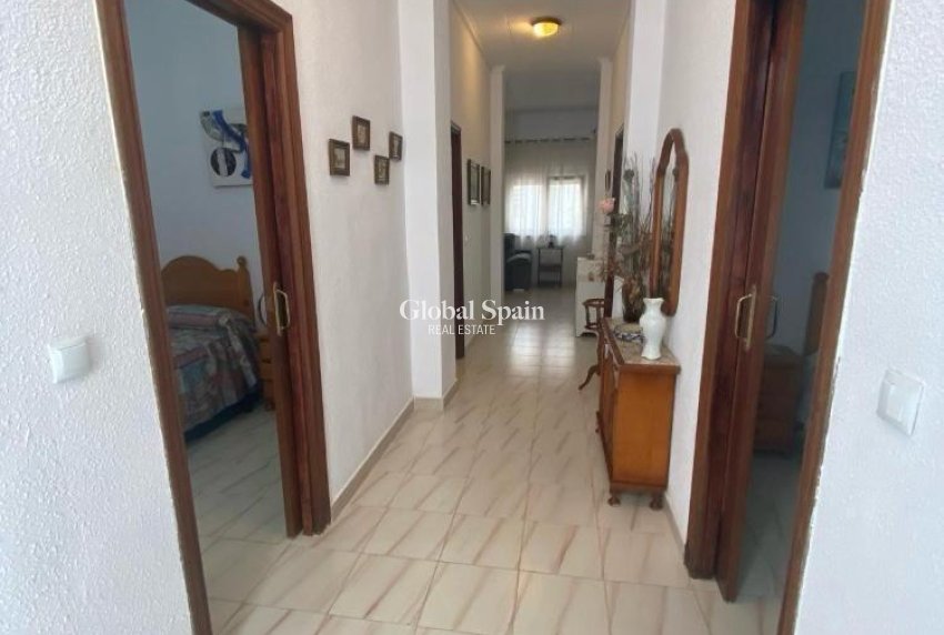 Resale - HOUSE -
TORREVIEJA - Center