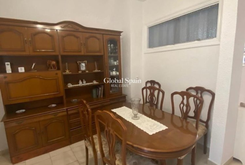 Resale - HOUSE -
TORREVIEJA - Center