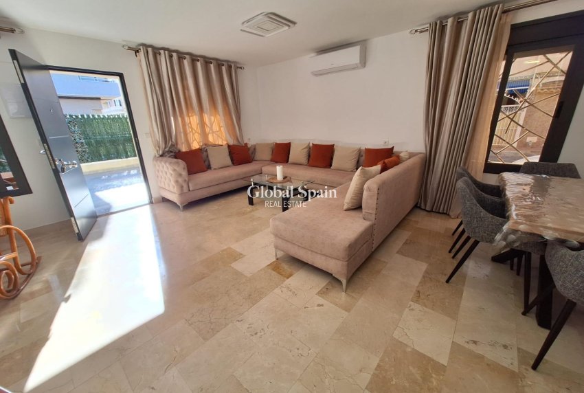 Resale - HOUSE -
TORREVIEJA - Center